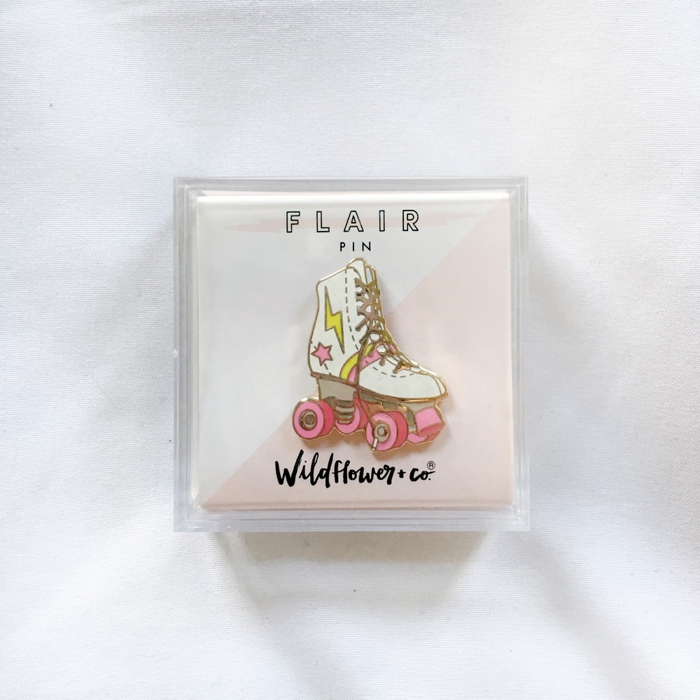 Roller Skate Enamel Pin (80's style)